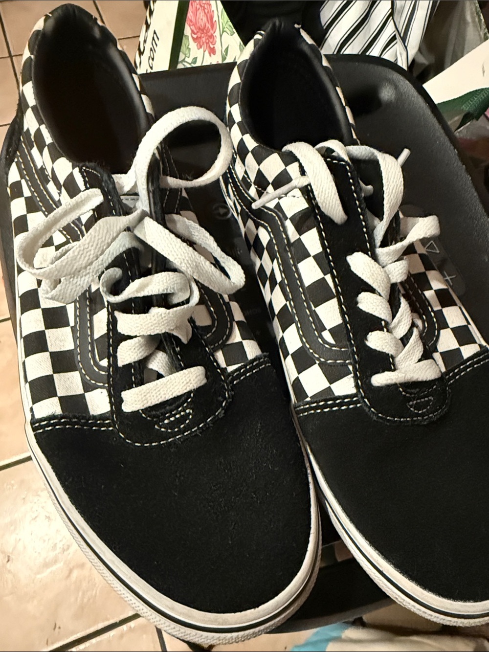 Vans kids big Black & White Checkerboard Skate Sneakers